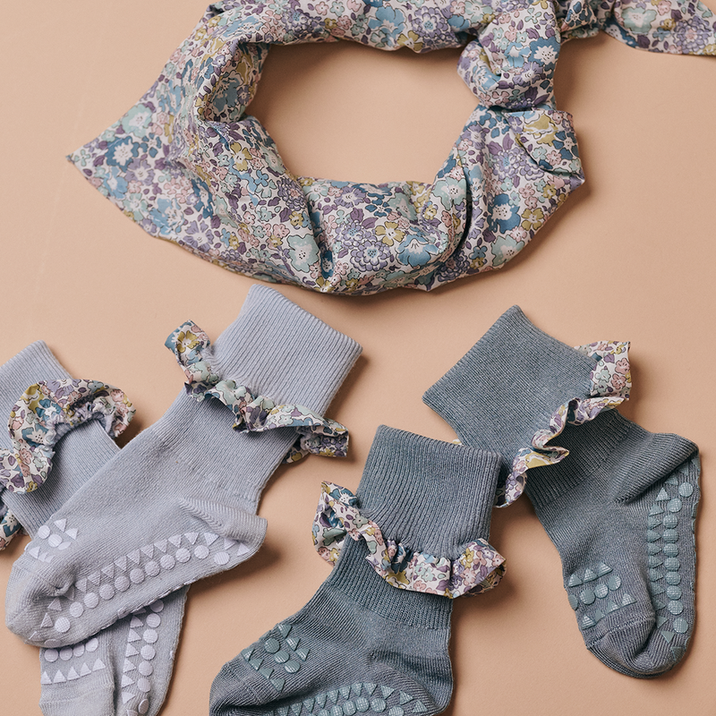 Rutschfeste Grip-Socken - Bambus / Liberty - Staubblau