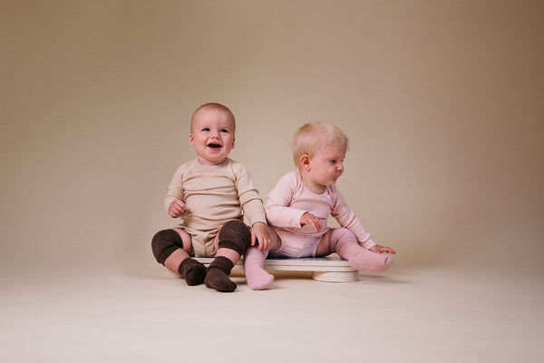Baby-Anti-Rutsch-Knieschoner mit Griff zum Krabbeln - Schokolade