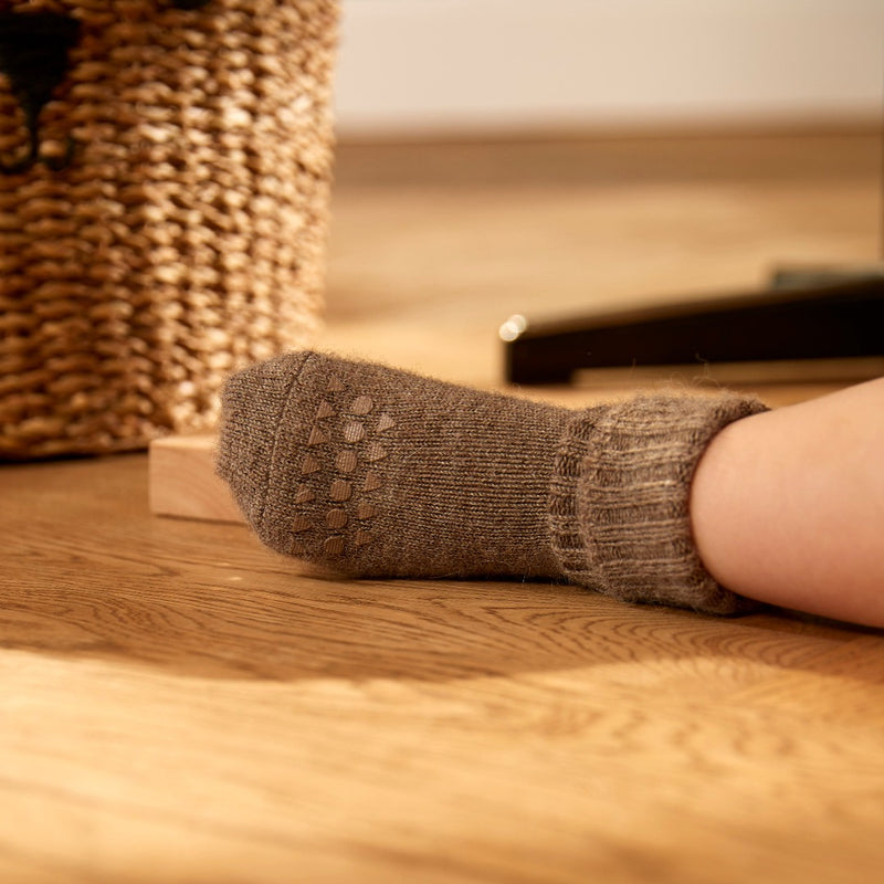 Rutschfeste Grip-Socken - Alpaka - Walnuss 