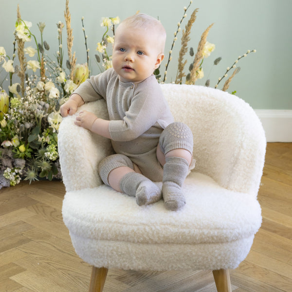 Baby Anti-Rutsch-Knieschoner mit Griff zum Krabbeln - Sand