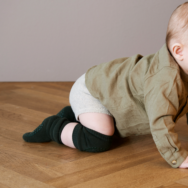 Baby-Anti-Rutsch-Knieschoner mit Griff zum Krabbeln - Waldgrün