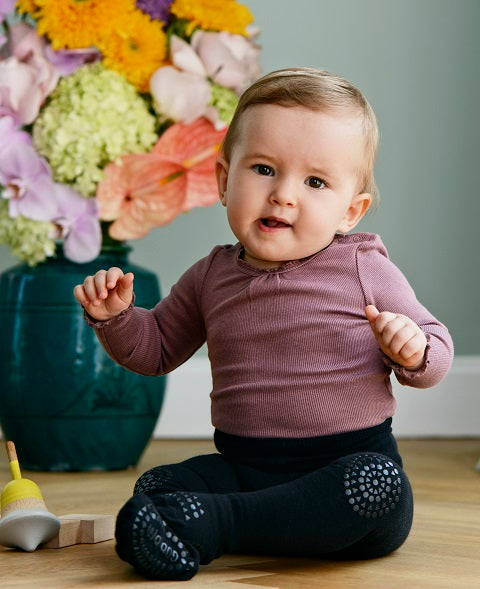 Rutschfeste Krabbelstrumpfhose mit Noppen für Babys und Kleinkinder - Organic Cotton Organic Cotton - Dark Grey Melange